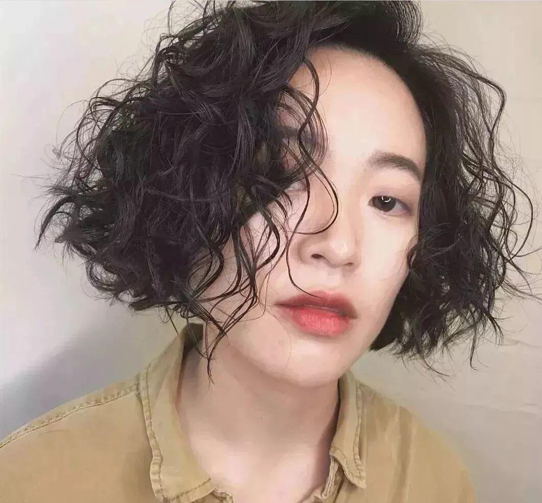 2020年最新短款卷发(2022年流行的短发小爆卷) - 美文分享 - 云科网