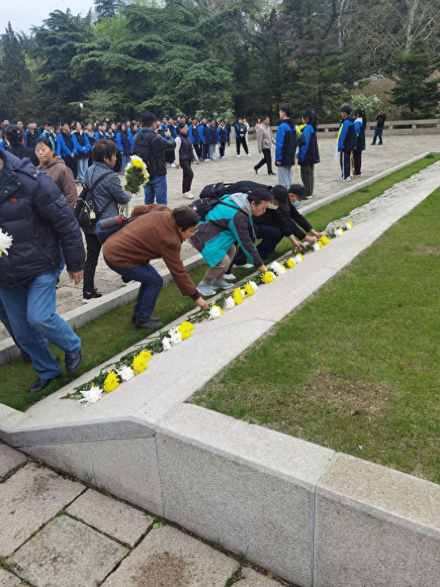 清明祭英烈——参观雨花台烈士陵园