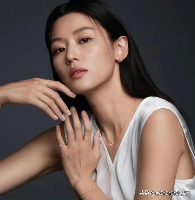 20岁孙艺珍惊艳写真照，选出20岁时最美的三位女演员