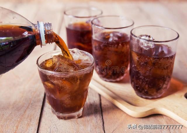 中国人为什么喜欢喝碳酸饮料（饮用碳酸饮料10大理由各具特色）