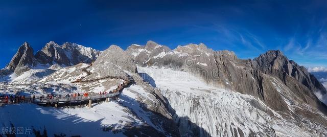 云南旅游必去的景点 云南旅游值得一去的10个地方推荐，云南旅游必去的景点（去过3个的都说‘美到窒息’）