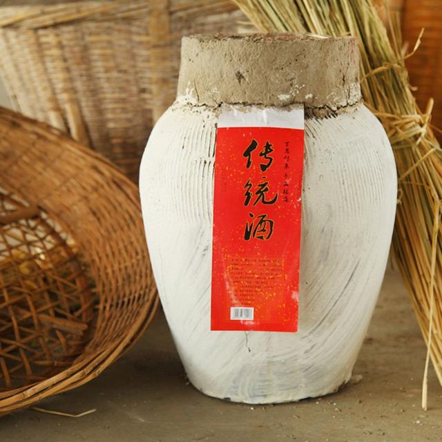 老酒与黄酒有什么区别，黄酒跟老酒有什么区别（花雕和黄酒有何不同）