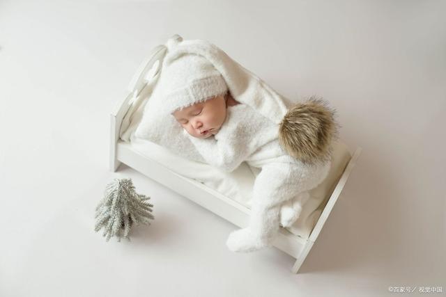 新生儿晚上不睡觉，婴儿晚上老是不睡（这些可能是导致新生儿无法睡整觉的原因）