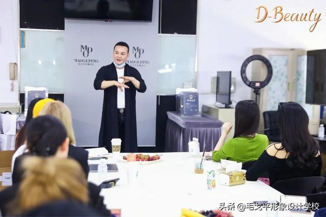 毛戈平化妆品产品介绍，毛戈平化妆品创始人（毛戈平MGP携手抖音美妆打造专业彩妆学院）