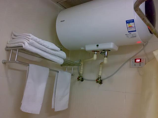 热水器怎么放空内胆里的水，热水器怎么把内胆的水放出来（电热水器怎么清洗）