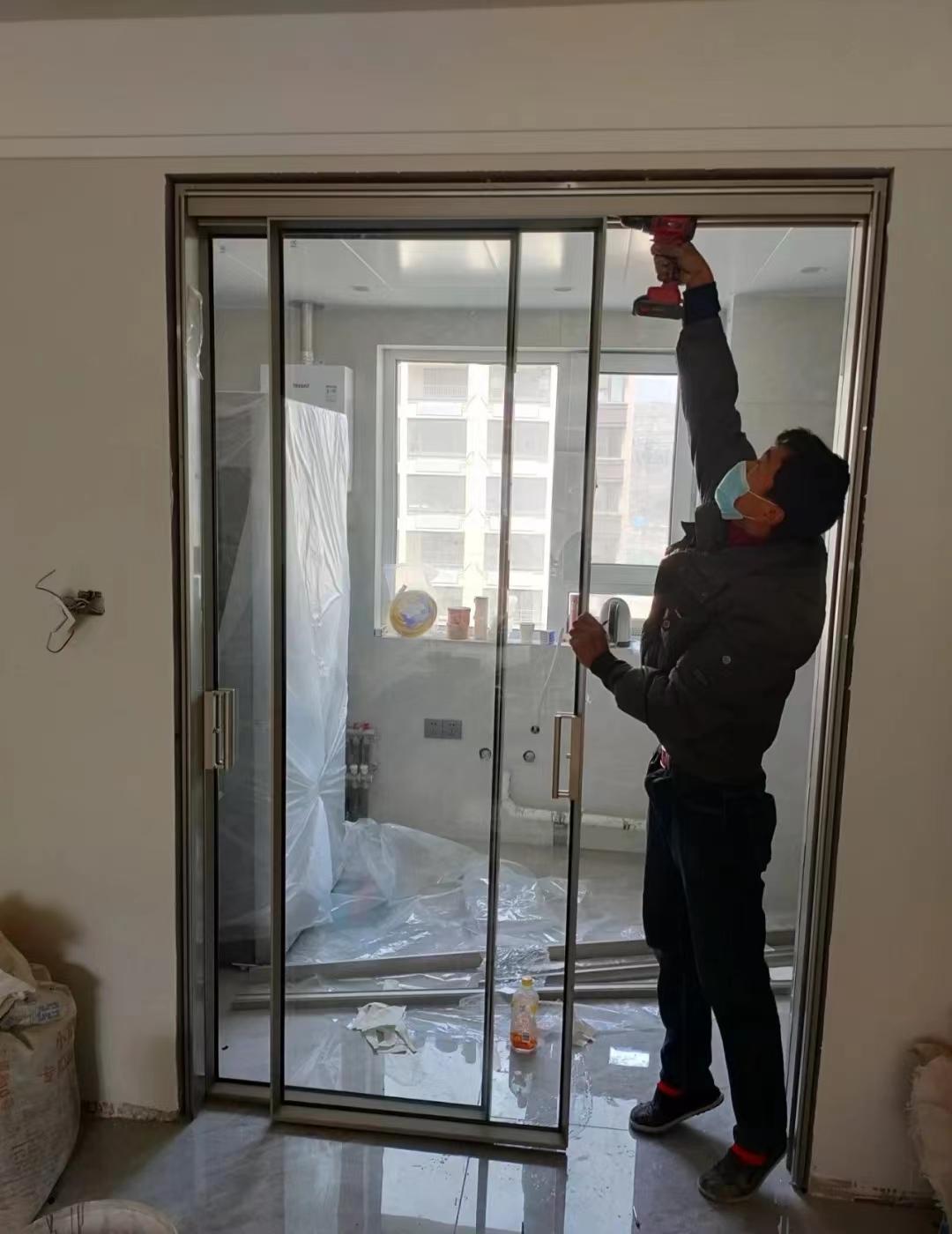 玻璃门价格多少钱平方(曾红极一时吊轨推拉门为何会) - 价格百科