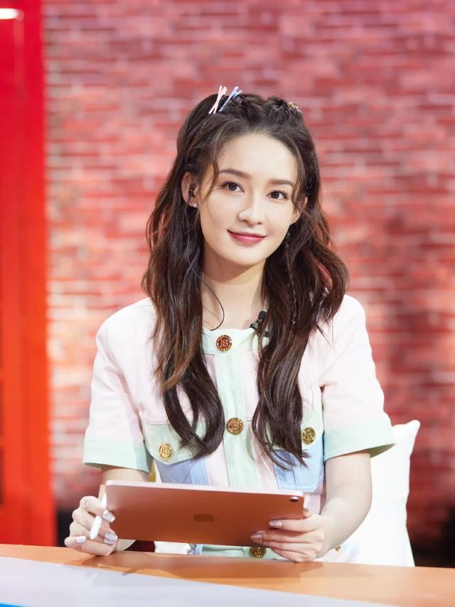 儿童发型图片 小女孩发型绑扎方法简单又可爱，儿童发型图片（几款绝美的新年公主编发）