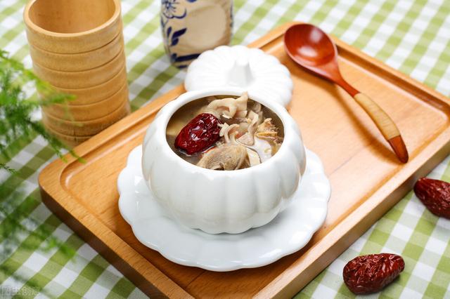 汤里面真的有营养吗，煲的汤有营养吗（奶白色的汤谁不适合喝）