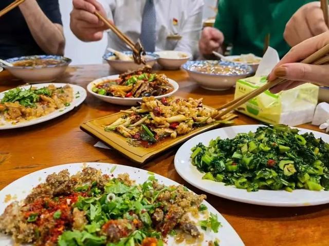 附近美食餐厅推荐表，顺德附近美食餐厅推荐（乐山超好吃的40家美食小站）