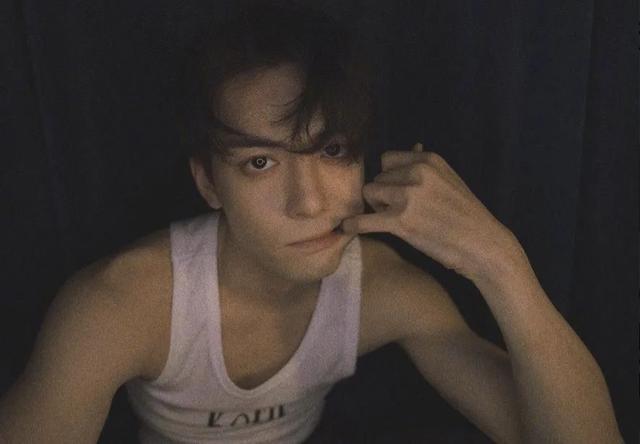 25岁曾舜晞被出柜，聊天记录显示曾被男生追，恐与演艺事业起冲突