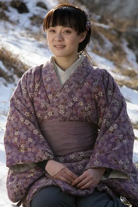 盘龙卧虎高山顶的演员，盘龙卧虎高山顶的演员是谁（把汤唯和蒋勤勤等女星放在一起）