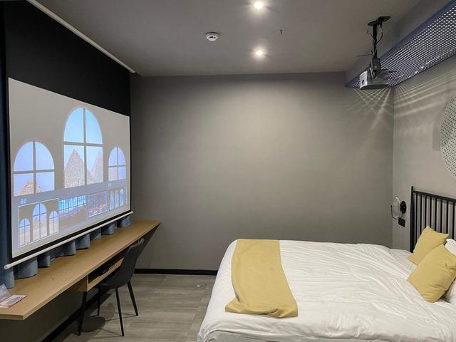 卧室灯多少瓦合适，卧室灯一般多少瓦（卧室里的7个地方“穷装”更好用）