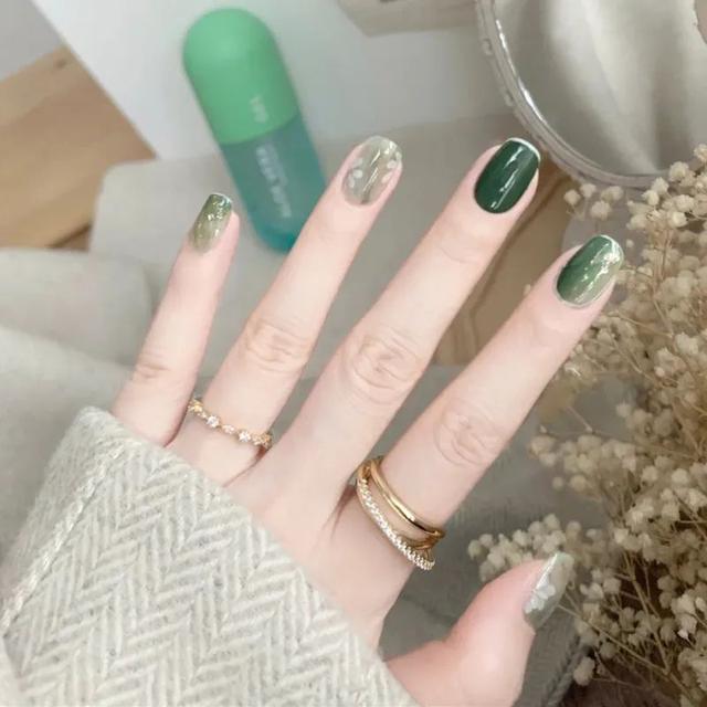 超级显白的基础款美甲，显白显嫩的美甲来一波儿~