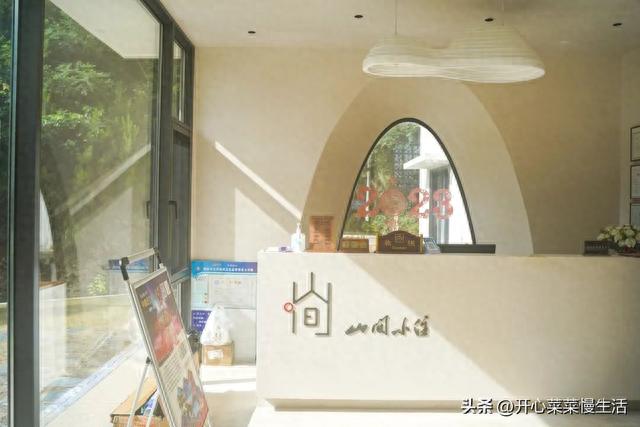 湖南韶山韶峰景区内，有两座不一般的民宿，离毛主席故居仅2公里