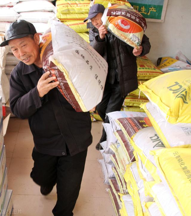 尿素是不是氮肥，尿素是不是氮肥的原料（为什么多数经销商推荐其它氮肥呢）