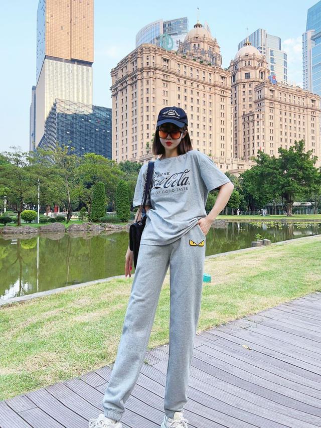 fendi小怪兽款衣服，22FW植绒小怪兽长裤坯布水洗手感看似简单的款式