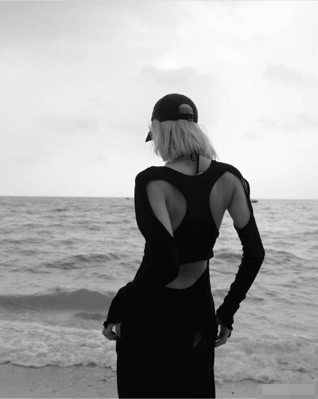 去海边拍照穿什么衣服好，去海边拍照穿什么衣服好看（Lisa晒海边随拍照）