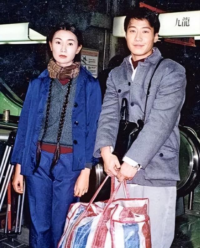 黎明女粉合照，流水的女神。盘点百搭天王黎明和美女们的合照。