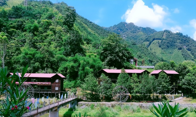 韶关旅游景点，旅游韶关旅游景点（“有山千丈色如丹）