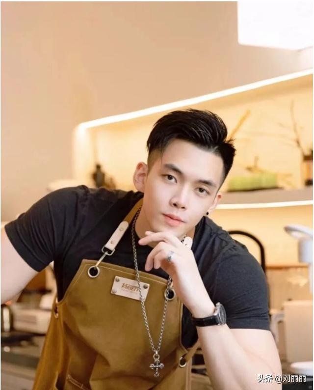 短头发怎么扎，两侧铲短pk男士碎发（短头发怎么扎起来）