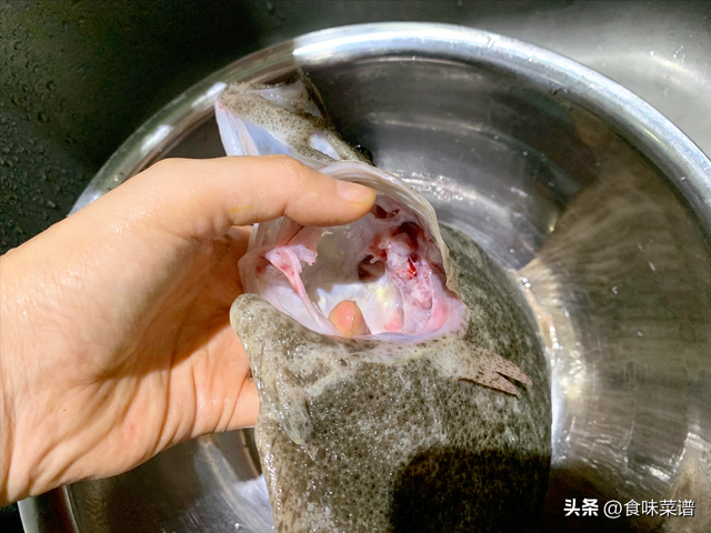多宝鱼有鱼鳞吗，多宝鱼有鱼鳞吗怎么收拾（年夜饭精选5道蒸菜）