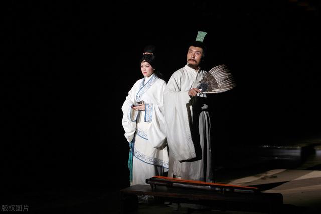 关于诸葛亮的作文，神机妙算的诸葛亮作文（反向思维中考满分作文《诸葛亮真的聪明吗）