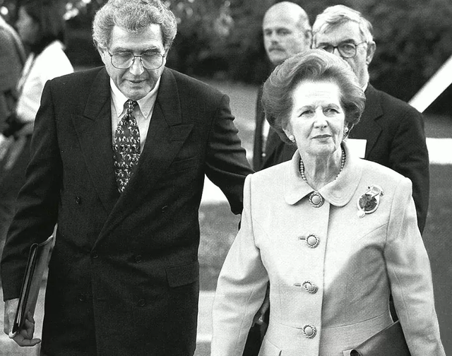 铁娘子撒切尔夫人，撒切尔夫人为什么被称为铁娘子（撒切尔夫人本想压倒邓小平）