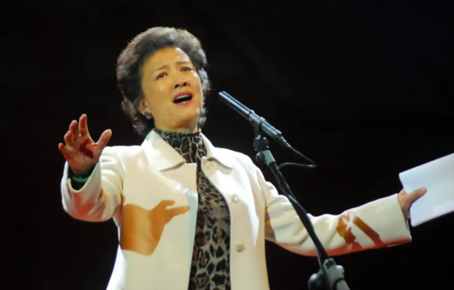 假如幸福来临的演员，假如幸福来临的演员表张露（宋春丽：和教授丈夫结婚42年）