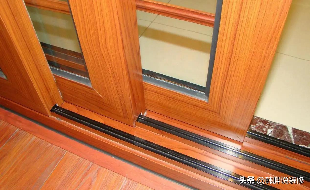 玻璃推拉门多少钱一平方(吊轨推拉门和地轨推拉门哪个好) - 价格百科