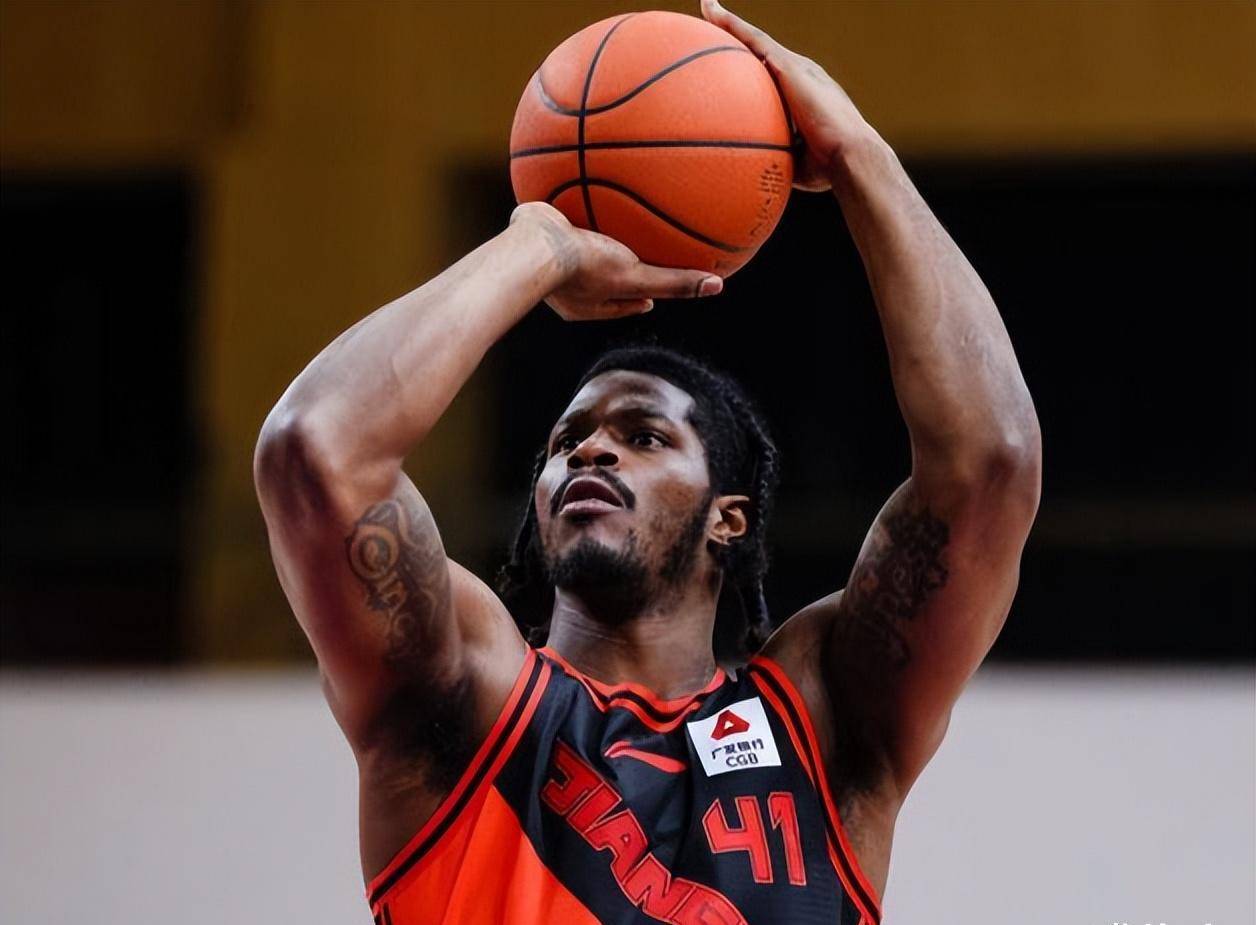 男篮外援尼克约翰逊完成注册(cba转会消息) - 青木春