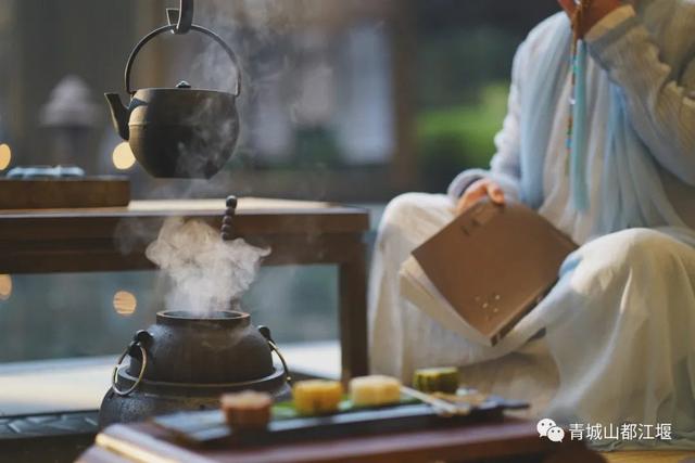 青城山旅游，青城山旅游图（赏千年银杏、观层林尽染、泡山间温泉......顶奢配置慢生活尽在青城山～）