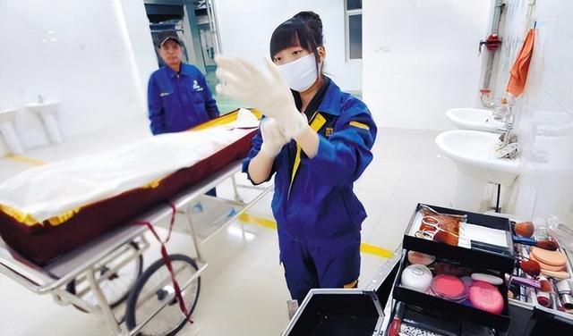 入殓师是干什么的，入殓师是什么样的一个工作（入殓师到底是做什么的）