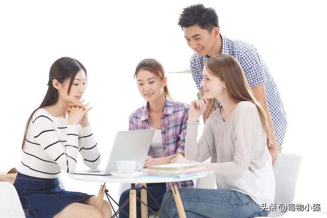 在微信上怎样与人沟通找话题，怎么和别人沟通聊天找话题（试试这十二种技巧）