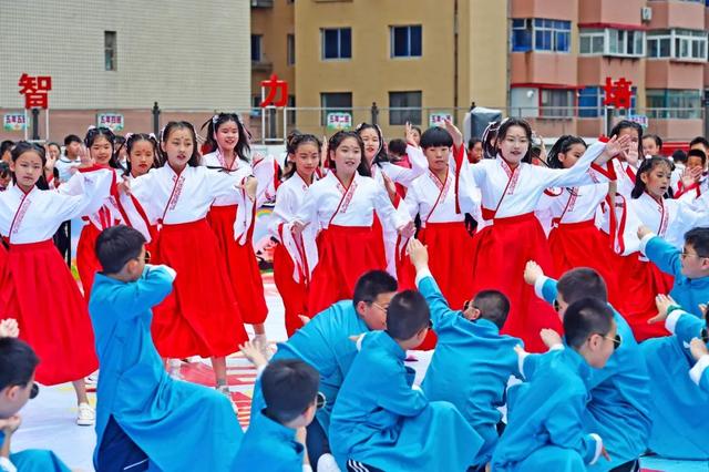 同学会游戏节目最火，同学聚会节目表演大全（明山区东胜小学——寓教于乐）