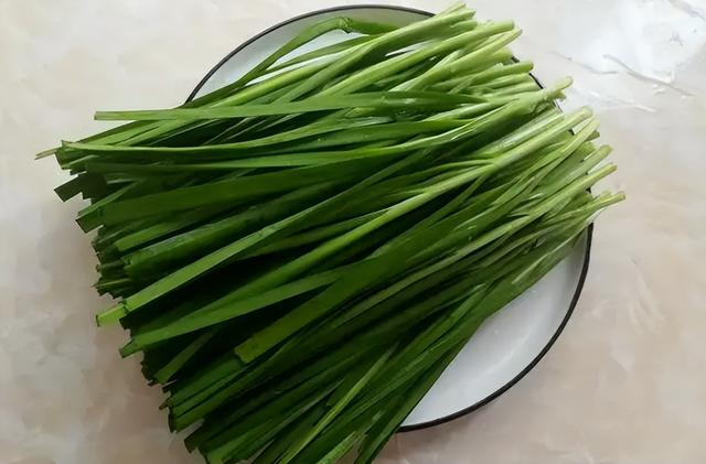 怀孕可以吃韭菜吗,吃什么东西会自动流产(俗语"六月韭,臭死狗"咋理解)