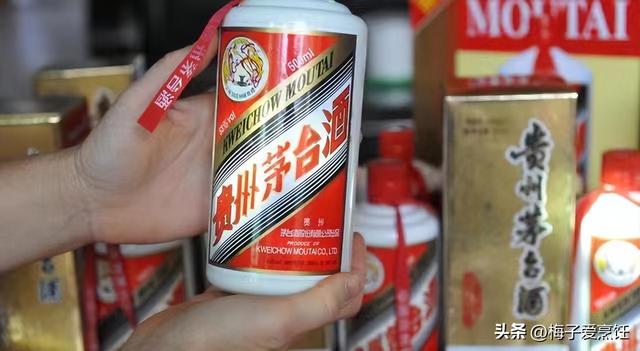 酒杯，酒杯杯高来酒杯杯低歌曲原唱（茅台附赠的小酒杯图片）