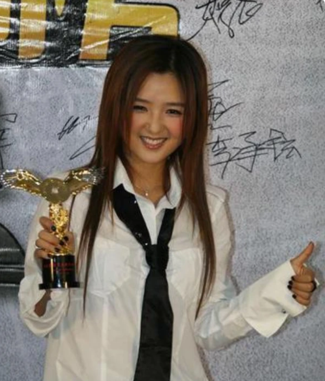 李宇春结婚了吗，李宇春结婚男方是谁（这些年李宇春都经历了些什么）