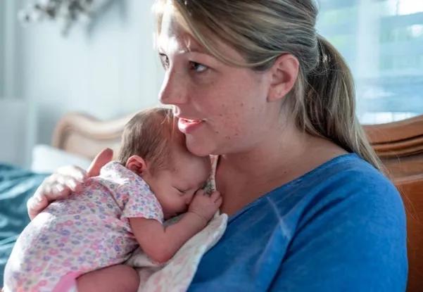 新生婴儿死亡怎么处理，新生儿死亡处理流程（新生男婴被父亲喂水呛咳身亡）