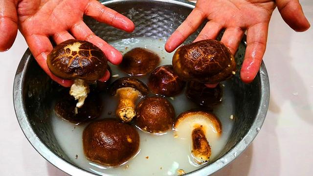 香菇多久能熟，香菇用沸水一般煮几分钟（分享2种美味吃法）