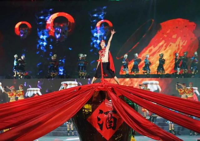 五十六个民族特色介绍，中国的56个民族介绍（五十六支民族，五十六个民俗）