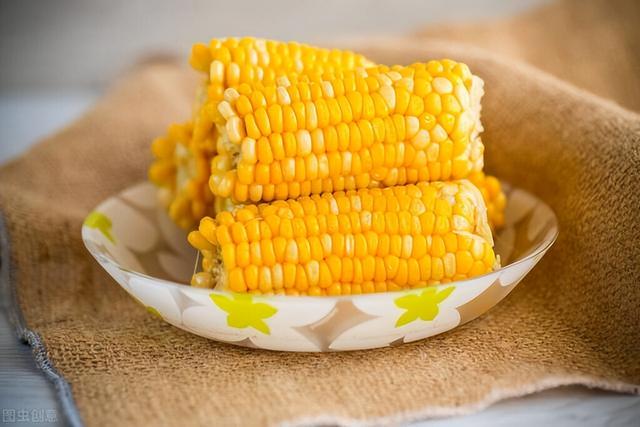 玉米面热量高吗减肥能吃吗，玉米的热量是多少（“掉秤”快的主食排名）