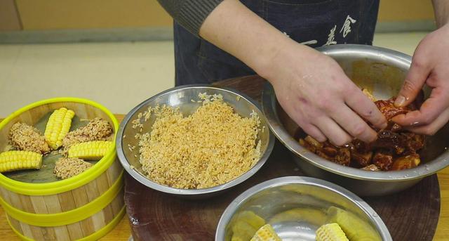 猪排骨怎样做好吃，排骨的正确做法最简单的（香到骨头里）