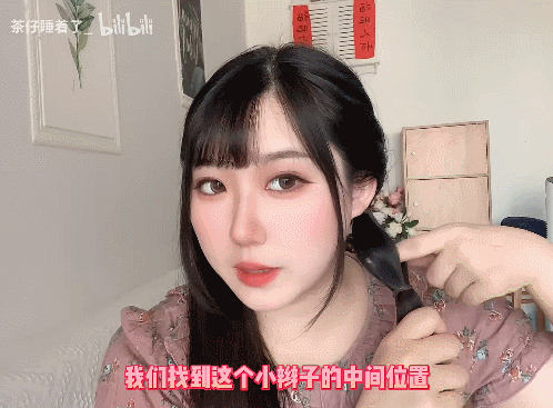 绑头发教程女孩子简单，小女孩可爱发型绑扎方法（这3款“辣妹编发”又美又撩人）