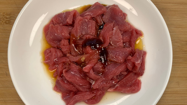 牛肉片炒什么好吃，小炒牛肉炒什么才好吃（牛肉加它一起炒）