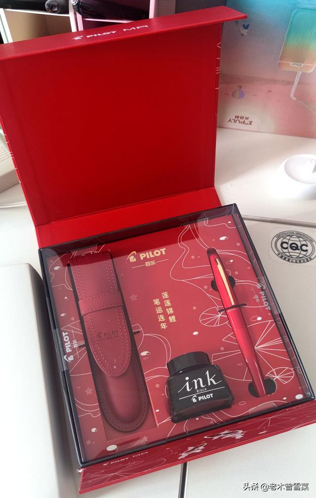 钢笔怎么换墨囊（从零开始用钢笔~钢笔入门指导篇）