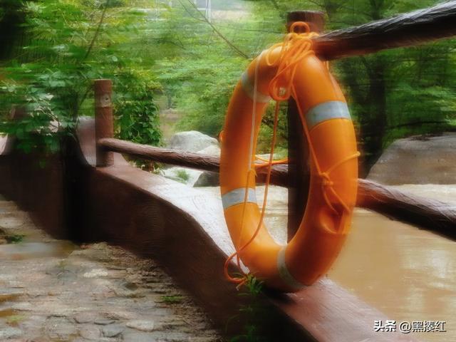 风蚀蘑菇地貌简介，风蚀蘑菇什么地貌（一个旅行者对“网红打卡地成夺命险地”的思考）