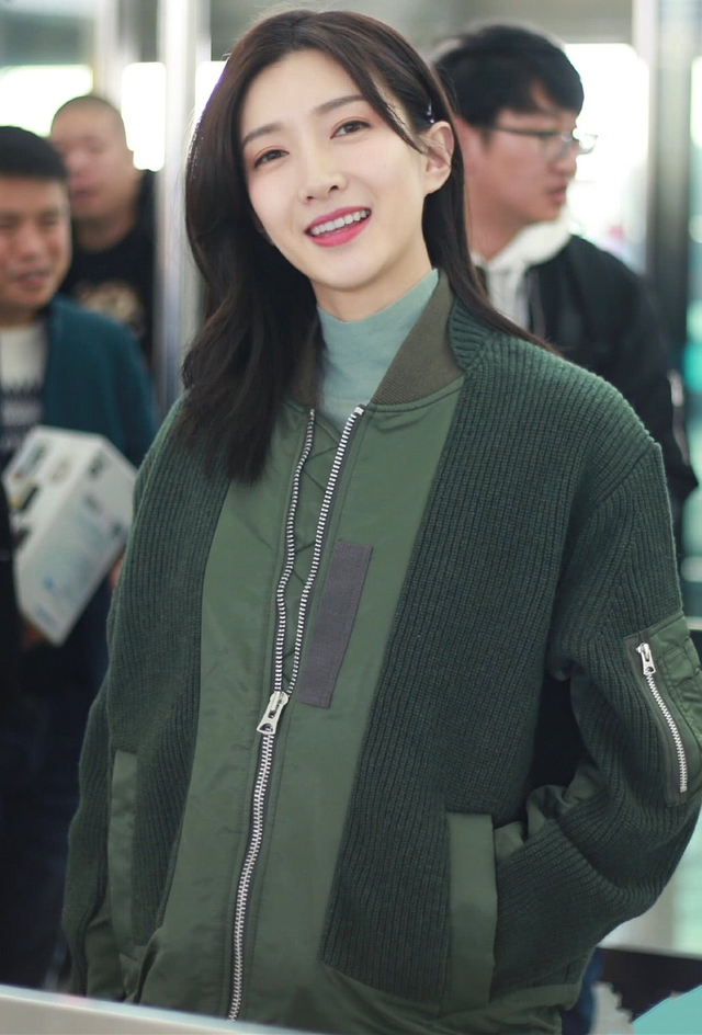 服装颜色搭配的技巧，服装服饰颜色搭配技巧（“配色”才是决定高级、优雅的关键）