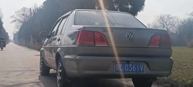 新捷达2012款，新捷达2012款报价（情怀老车：黑灯捷达）