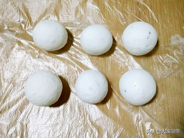 炸黑芝麻汤圆的做法，黑芝麻汤圆的做法步骤窍门（不爆炸不溅油）