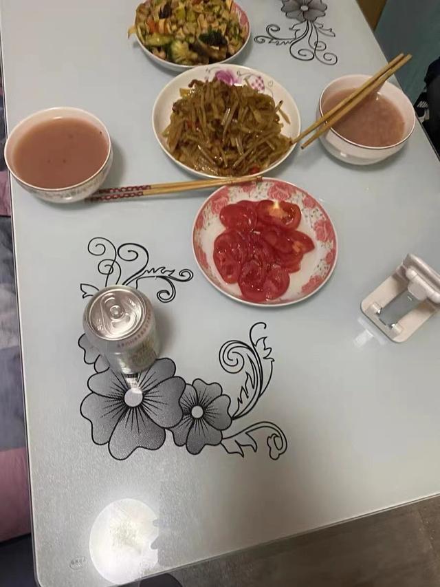 餐桌选什么颜色最合适，餐桌选什么颜色最合适图片（一篇文章，给你讲得明明白白）